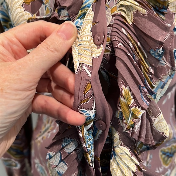 Beautiful Ruffle Blouse - Picture 4 of 12